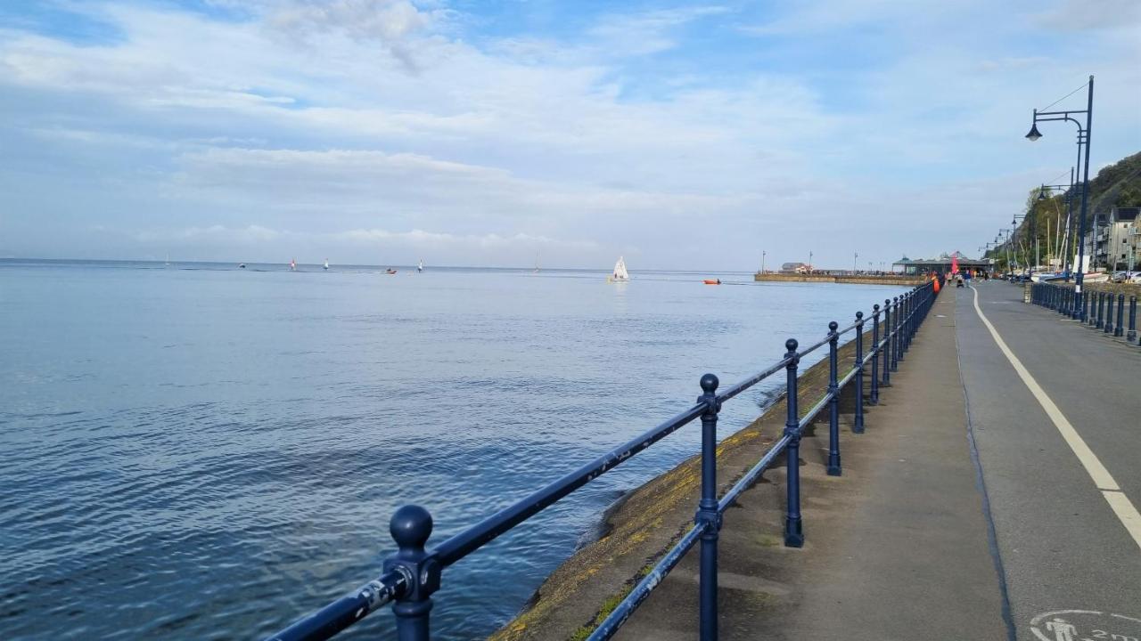 Lovely Seafront With Garden