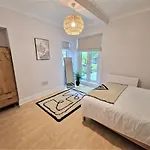 Lovely Seafront Apartment With Garden