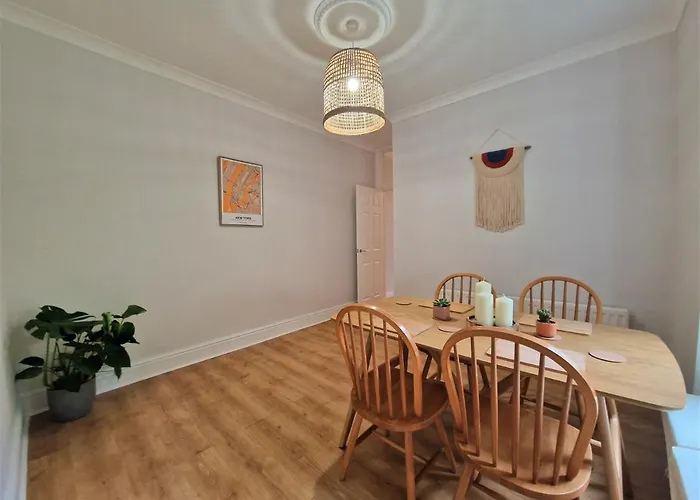 Lovely Seafront Apartment With Garden