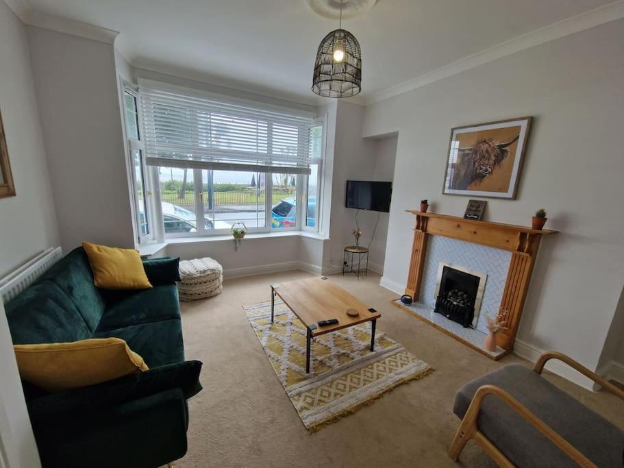 Lovely Seafront With Garden Apartment Swansea