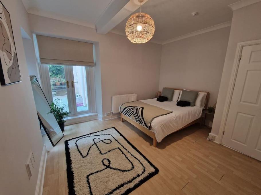 Lovely Seafront With Garden Apartment *