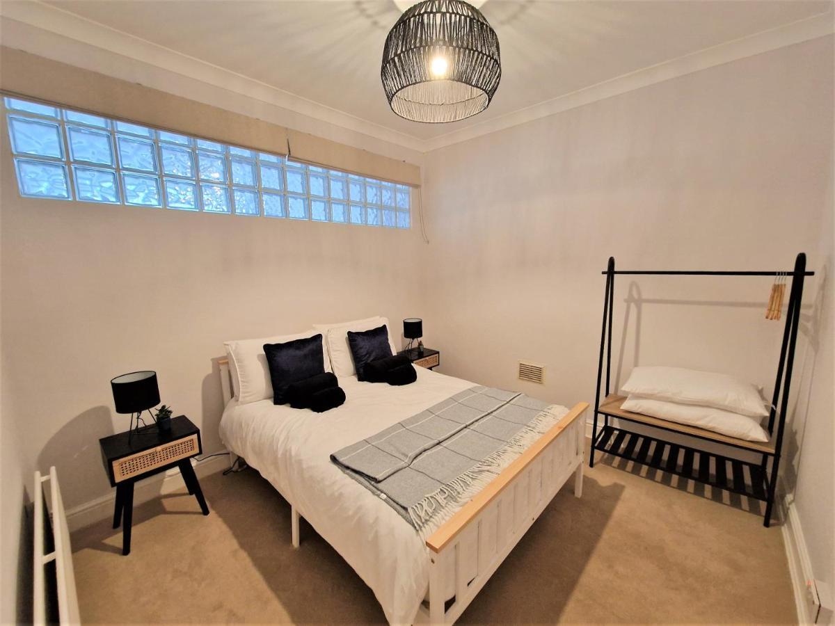 Lovely Seafront With Garden * Swansea